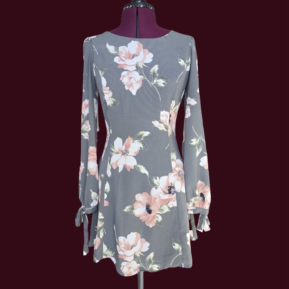 Everly Gray Floral Long Sleeve Fit & Flare Dress Size S Boho Feminine Romantic